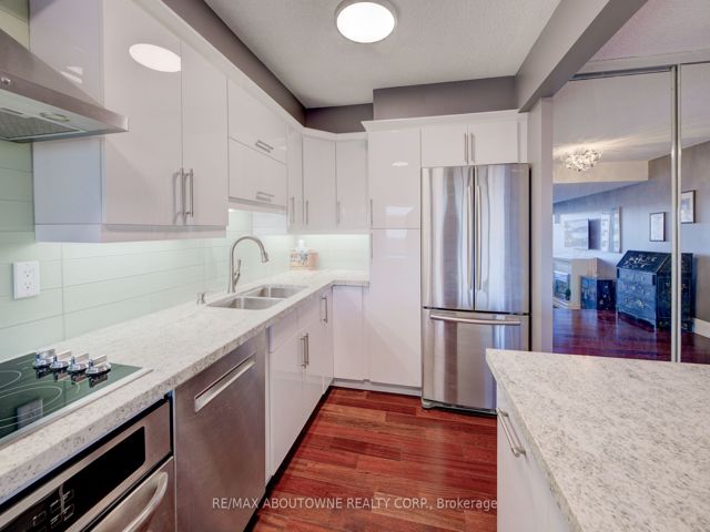 1006 - 260 Scarlett Rd
