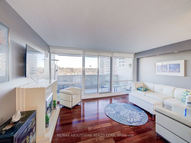 1006 - 260 Scarlett Rd