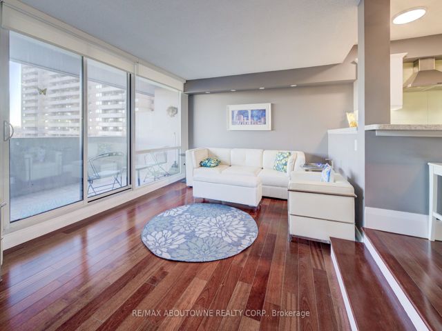 1006 - 260 Scarlett Rd