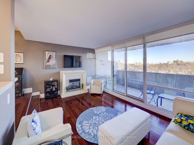 1006 - 260 Scarlett Rd