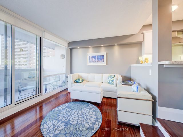 1006 - 260 Scarlett Rd