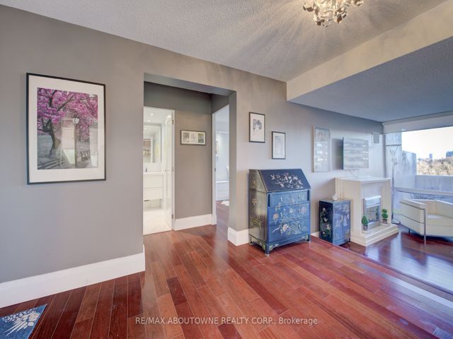 1006 - 260 Scarlett Rd