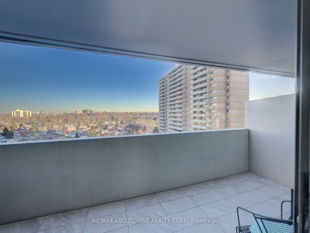 1006 - 260 Scarlett Rd