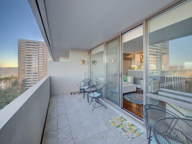 1006 - 260 Scarlett Rd