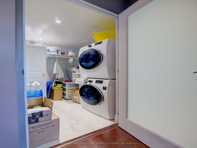 1006 - 260 Scarlett Rd