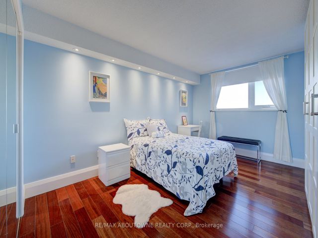 1006 - 260 Scarlett Rd