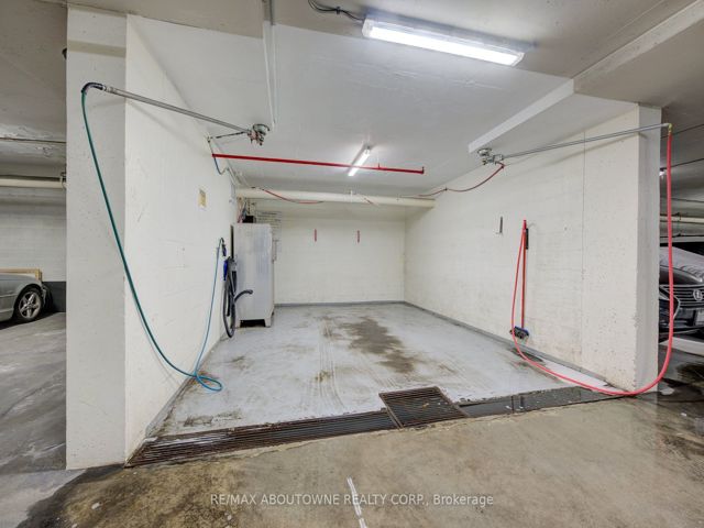 1006 - 260 Scarlett Rd