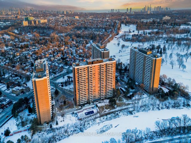 1006 - 260 Scarlett Rd