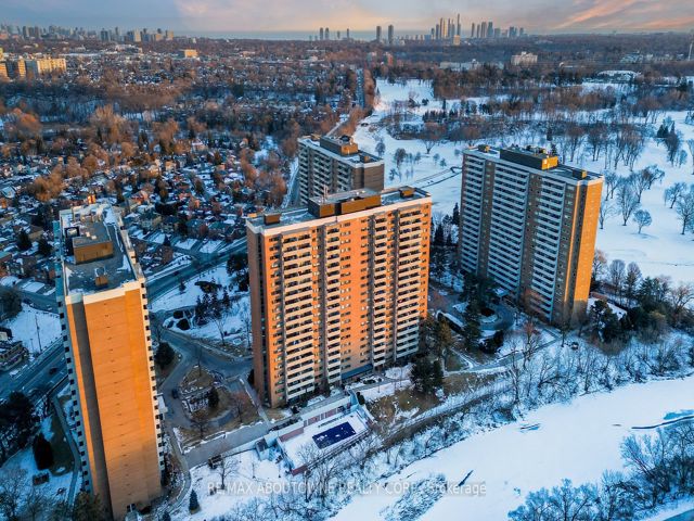 1006 - 260 Scarlett Rd