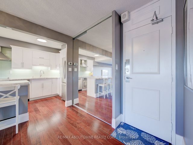 1006 - 260 Scarlett Rd