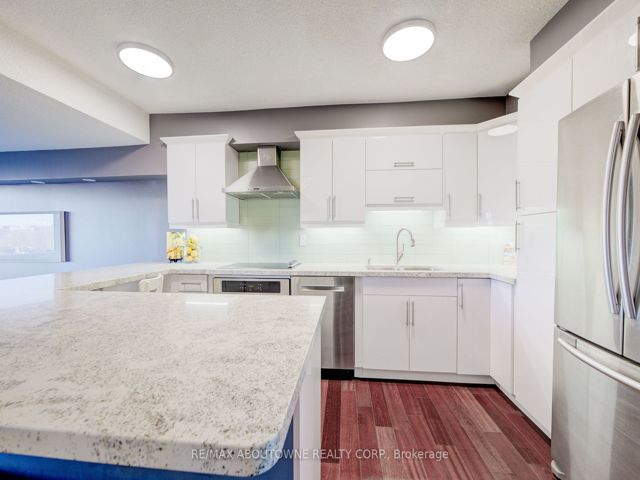 1006 - 260 Scarlett Rd