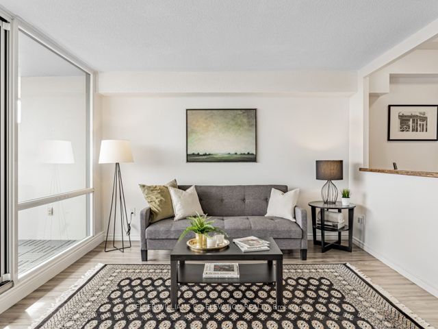 1506 - 260 Scarlett Rd