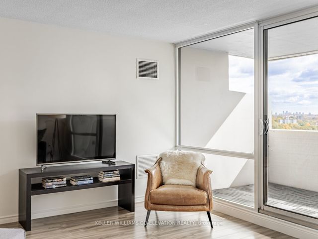 1506 - 260 Scarlett Rd