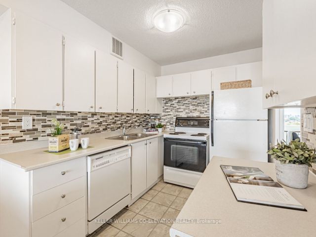 1506 - 260 Scarlett Rd