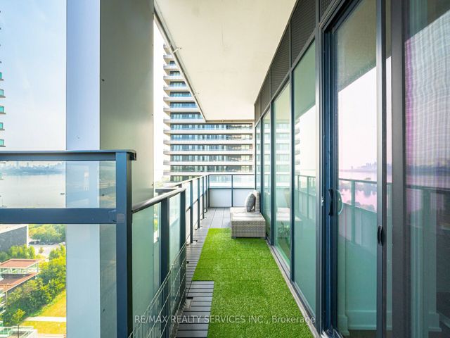 1316 - 30 Shore Breeze Dr