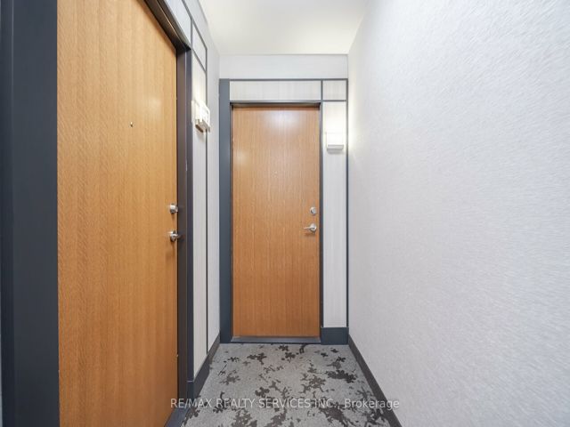 1316 - 30 Shore Breeze Dr