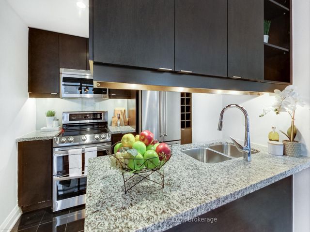 606 - 383 Ellis Park Rd