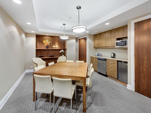 606 - 383 Ellis Park Rd