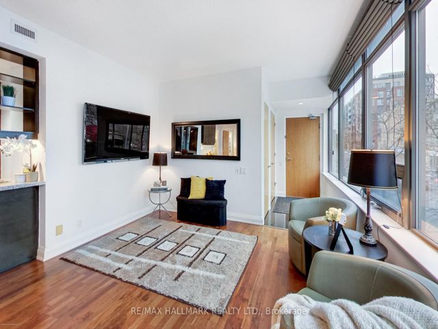 606 - 383 Ellis Park Rd