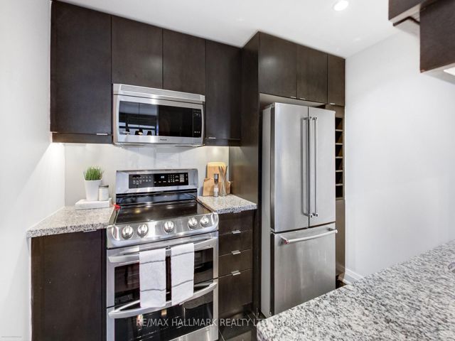 606 - 383 Ellis Park Rd