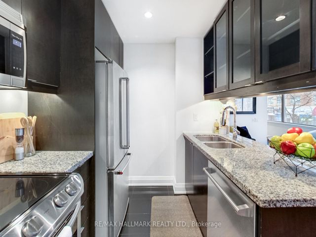606 - 383 Ellis Park Rd