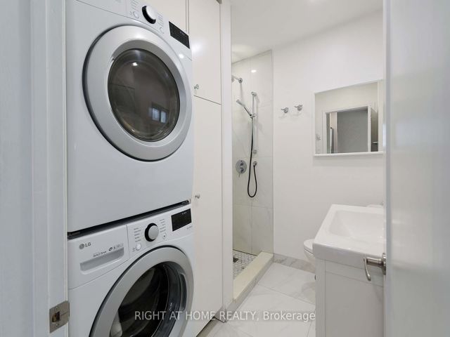 888 - 34 Tandridge Cres