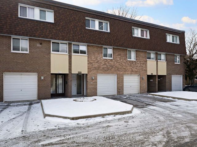 888 - 34 Tandridge Cres