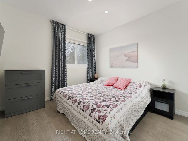 888 - 34 Tandridge Cres