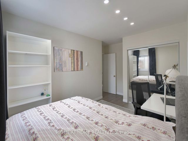 888 - 34 Tandridge Cres