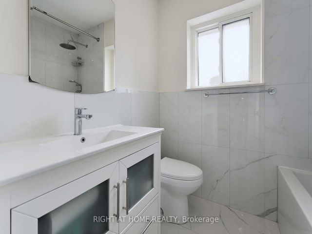 888 - 34 Tandridge Cres