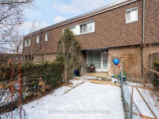 888 - 34 Tandridge Cres