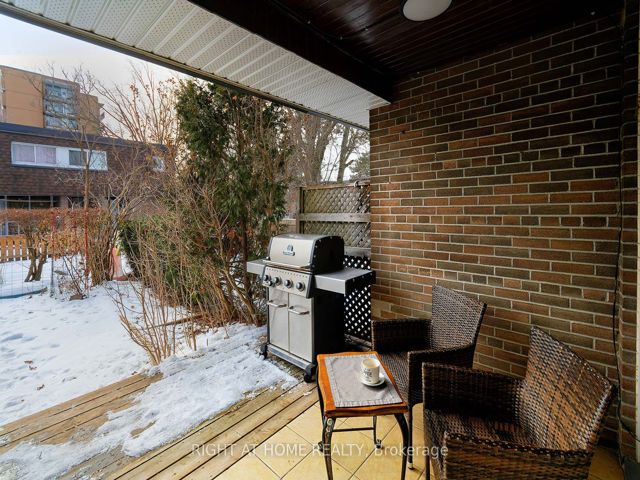 888 - 34 Tandridge Cres