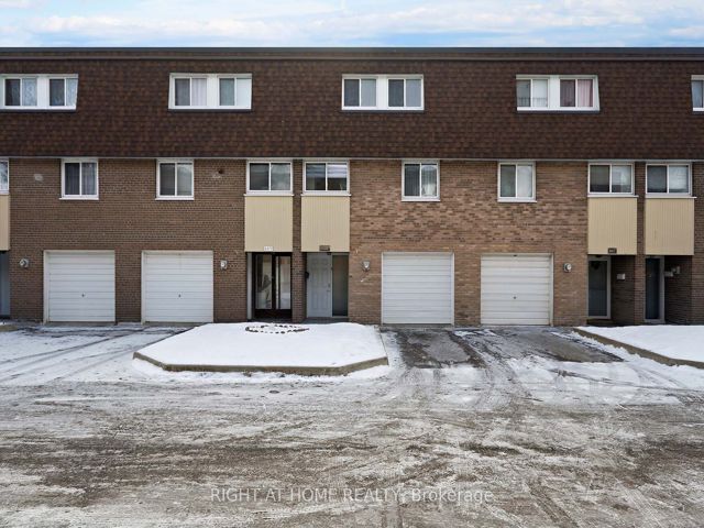 888 - 34 Tandridge Cres