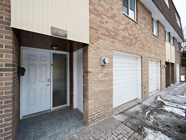 888 - 34 Tandridge Cres