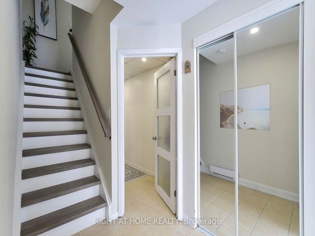 888 - 34 Tandridge Cres
