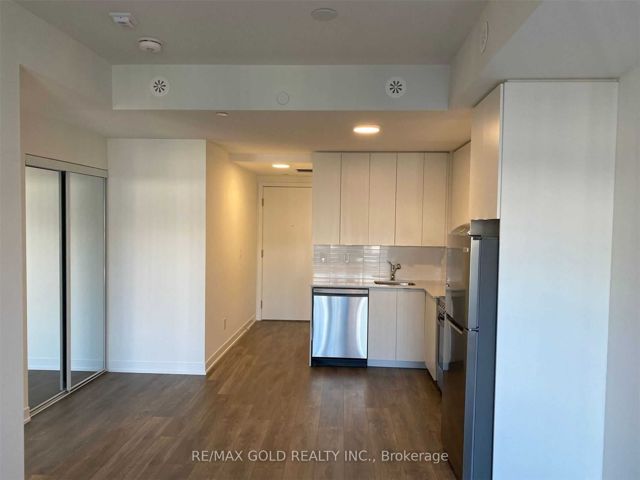 302 - 160 Canon Jackson Dr