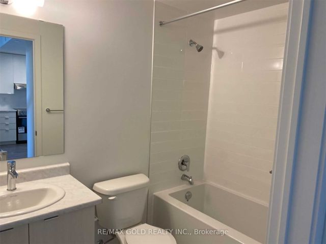 302 - 160 Canon Jackson Dr