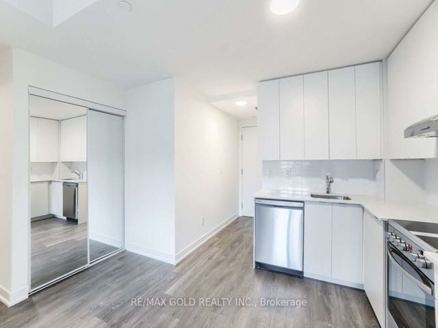 302 - 160 Canon Jackson Dr