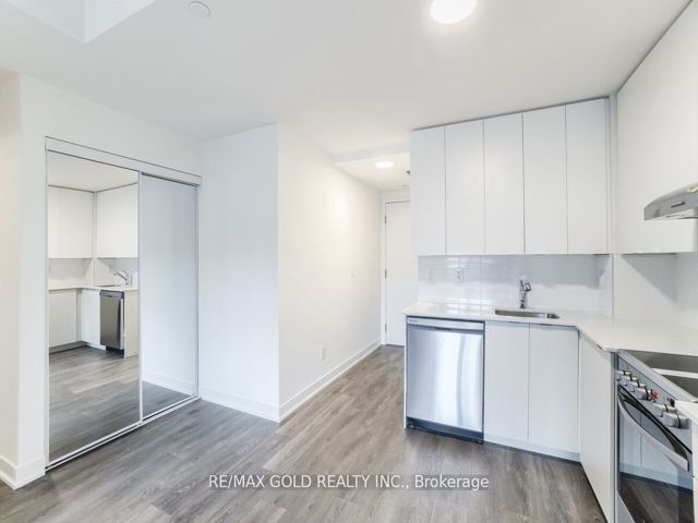 302 - 160 Canon Jackson Dr