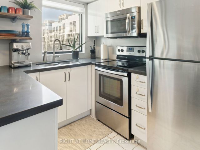 415 - 130 Widdicombe Hill Blvd W