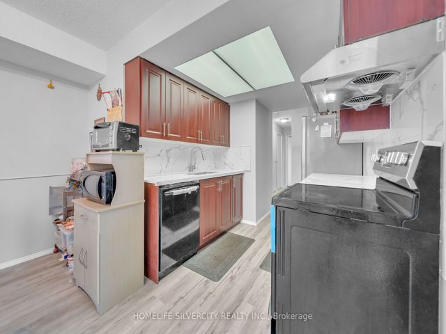 801 - 21 Markbrook Lane