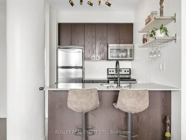 608 - 5101 Dundas St W