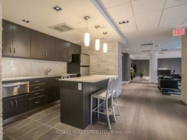 608 - 5101 Dundas St W