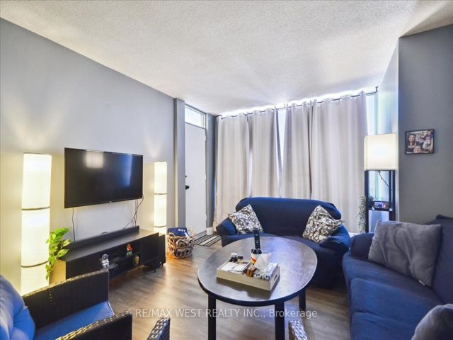 1105 - 340 Dixon Rd