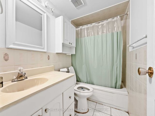 605 - 49 Silverstone Dr
