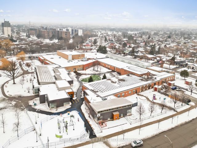 605 - 49 Silverstone Dr