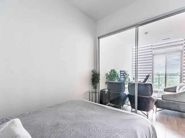 815 - 4208 Dundas St W
