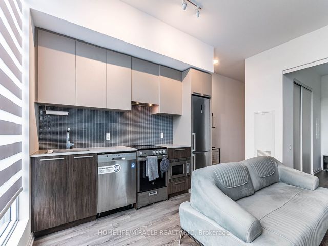 815 - 4208 Dundas St W