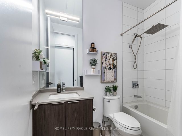 815 - 4208 Dundas St W
