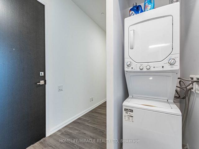 815 - 4208 Dundas St W